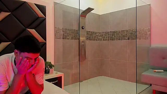 Snapshot of Hot_Threesomee chatting on 11.12.25 Hot Threesomee online show from 11.12.25