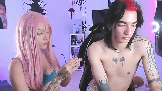 Snapshot of Everlong_ chatting on 10.03.25 Everlong online show from 10.03.25