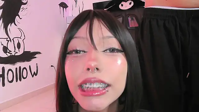 Snapshot of Everlong_ chatting on 10.07.25 Everlong online show from 10.07.25