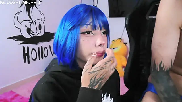 Snapshot of Everlong_ chatting on 11.13.25 Everlong online show from 11.13.25