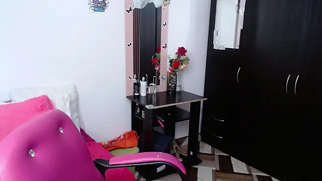 camilavargas  online show from 10.02.25