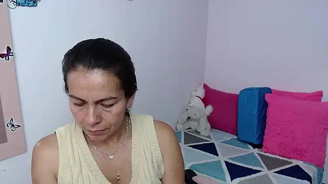 camilavargas  online show from 02.02.26