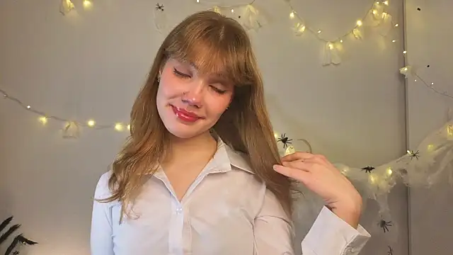 pienaple online show from 10.31.25