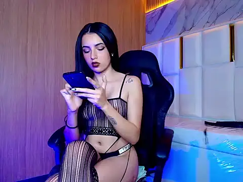 Snapshot of sophiadoll_tf chatting on 10.17.25 sophiadoll tf online show from 10.17.25