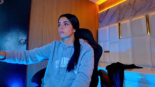 Snapshot of sophiadoll_tf chatting on 10.29.25 sophiadoll tf online show from 10.29.25