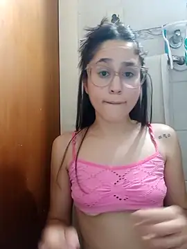 Snapshot of linameii chatting on 10.16.25 linameii online show from 10.16.25