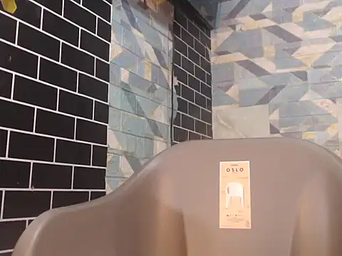 Snapshot of Newt4U chatting on 09.24.25 Newt4U online show from 09.24.25