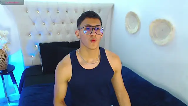 Snapshot of SalvadorFit chatting on 09.19.25 SalvadorFit online show from 09.19.25