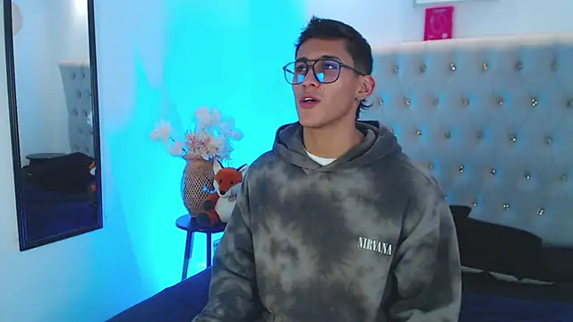 Snapshot of SalvadorFit chatting on 09.23.25 SalvadorFit online show from 09.23.25