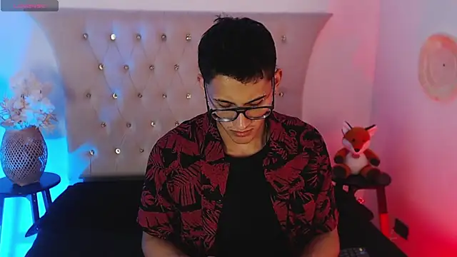 Snapshot of SalvadorFit chatting on 09.24.25 SalvadorFit online show from 09.24.25