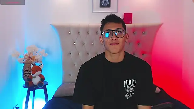 Snapshot of SalvadorFit chatting on 09.26.25 SalvadorFit online show from 09.26.25