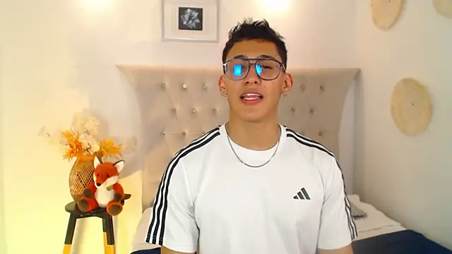 Snapshot of SalvadorFit chatting on 10.01.25 SalvadorFit online show from 10.01.25