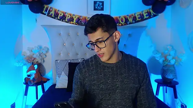 Snapshot of SalvadorFit chatting on 10.17.25 SalvadorFit online show from 10.17.25