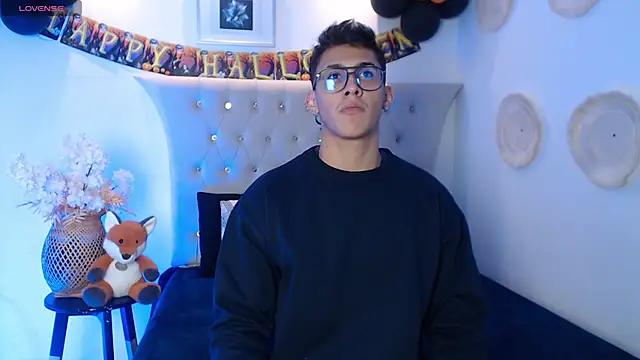 Snapshot of SalvadorFit chatting on 10.28.25 SalvadorFit online show from 10.28.25