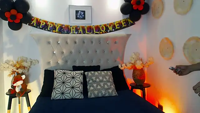 Snapshot of SalvadorFit chatting on 11.02.25 SalvadorFit online show from 11.02.25