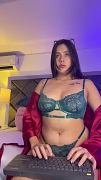 Snapshot of MeganMyerss_ chatting on 10.13.25 MeganMyerss  online show from 10.13.25