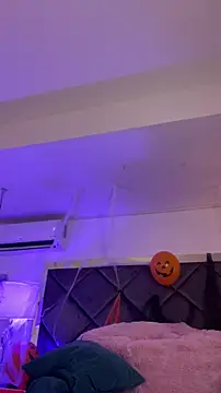 Snapshot of MeganMyerss_ chatting on 10.29.25 MeganMyerss  online show from 10.29.25