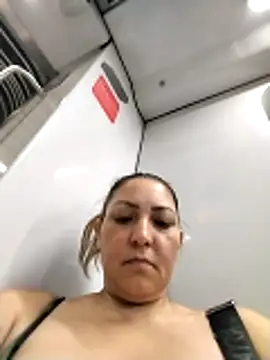 Lunita86 online show from 11.29.25