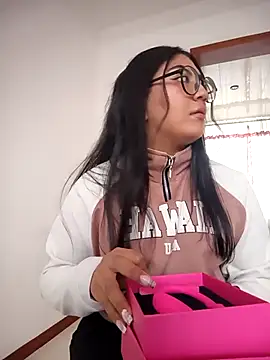 Snapshot of Violettabloom_ chatting on 09.24.25 Violettabloom online show from 09.24.25