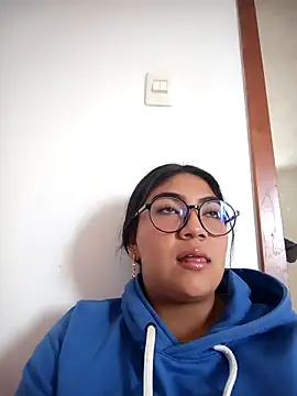 Snapshot of Violettabloom_ chatting on 09.26.25 Violettabloom online show from 09.26.25