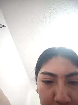 Snapshot of Violettabloom_ chatting on 10.04.25 Violettabloom online show from 10.04.25