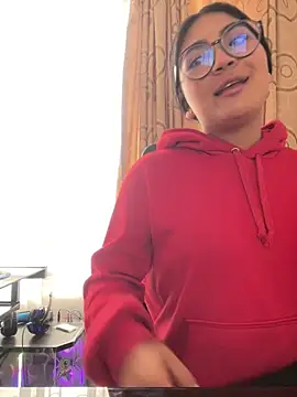 Snapshot of Violettabloom_ chatting on 10.05.25 Violettabloom online show from 10.05.25