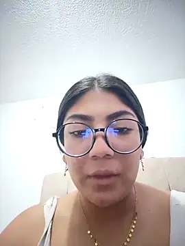 Snapshot of Violettabloom_ chatting on 10.10.25 Violettabloom online show from 10.10.25