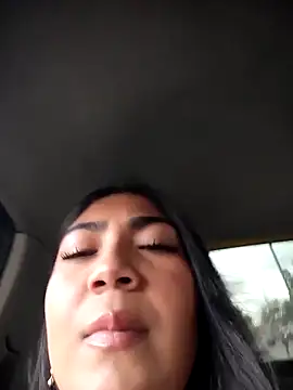 Snapshot of Violettabloom_ chatting on 10.14.25 Violettabloom online show from 10.14.25