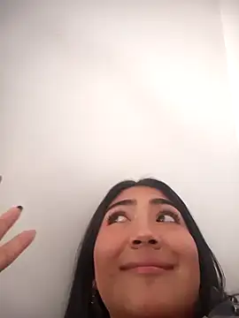 Snapshot of Violettabloom_ chatting on 10.22.25 Violettabloom online show from 10.22.25