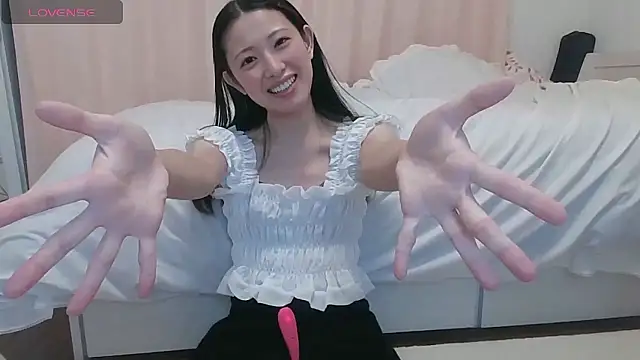 Snapshot of Mei_mei357 chatting on 10.18.25 Mei mei357 online show from 10.18.25