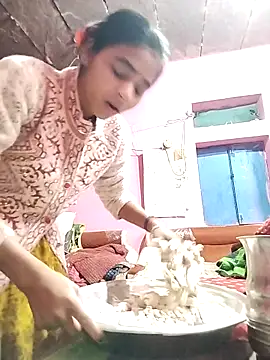 R Roshni online show from 12.15.25