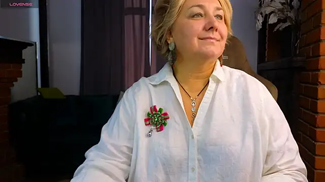 Snapshot of Marta_Wils chatting on 09.26.25 Marta Wils online show from 09.26.25