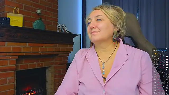 Snapshot of Marta_Wils chatting on 09.30.25 Marta Wils online show from 09.30.25