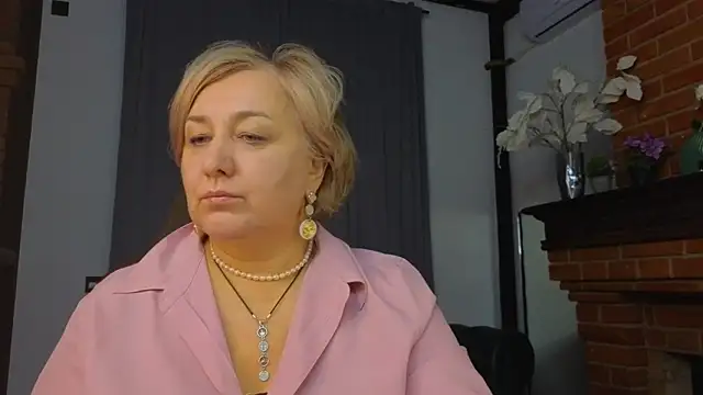 Snapshot of Marta_Wils chatting on 10.11.25 Marta Wils online show from 10.11.25