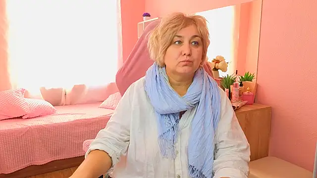 Snapshot of Marta_Wils chatting on 10.15.25 Marta Wils online show from 10.15.25