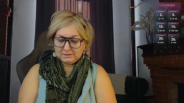 Snapshot of Marta_Wils chatting on 10.23.25 Marta Wils online show from 10.23.25