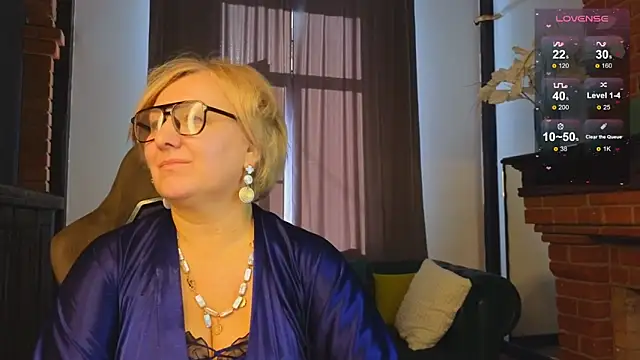 Snapshot of Marta_Wils chatting on 10.24.25 Marta Wils online show from 10.24.25