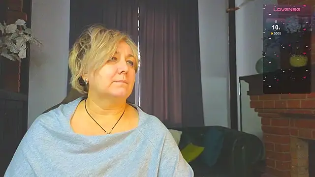 Snapshot of Marta_Wils chatting on 10.30.25 Marta Wils online show from 10.30.25