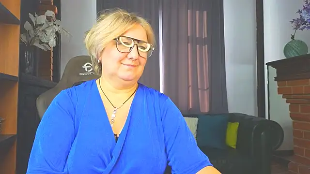 Snapshot of Marta_Wils chatting on 10.31.25 Marta Wils online show from 10.31.25