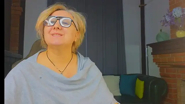 Snapshot of Marta_Wils chatting on 11.07.25 Marta Wils online show from 11.07.25