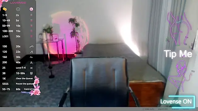 Snapshot of Divine_Goddesss chatting on 10.17.25 Divine Goddesss online show from 10.17.25