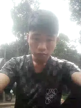 Snapshot of Nhyy_xx chatting on 10.17.25 Nhyy xx online show from 10.17.25