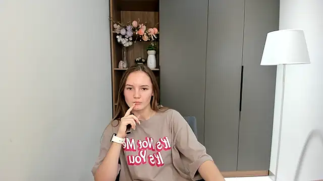 DedeCaterina online show from 09.18.25