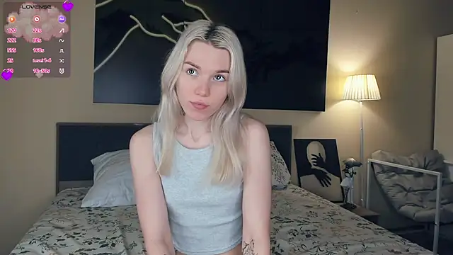 Snapshot of DianeHonnette chatting on 11.02.25 DianeHonnette online show from 11.02.25