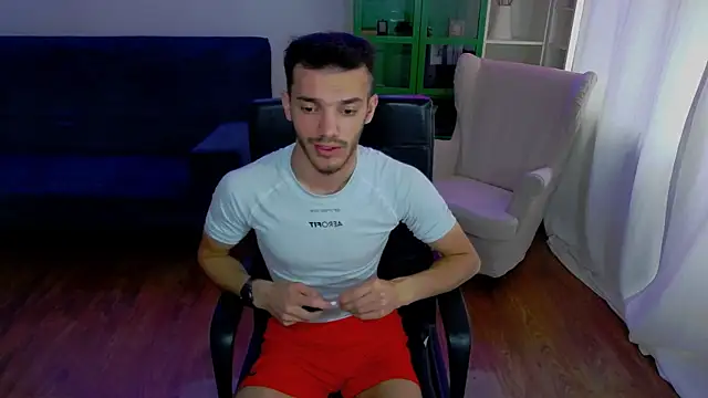 Snapshot of DominicValente chatting on 10.24.25 DominicValente online show from 10.24.25