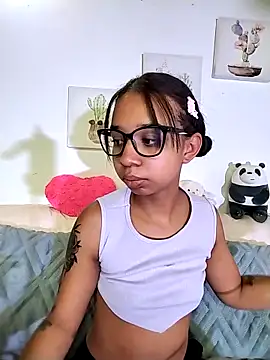 Snapshot of Suzanelee1 chatting on 09.19.25 Suzanelee1 online show from 09.19.25