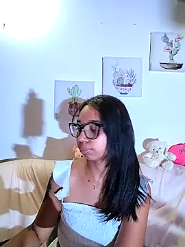 Snapshot of Suzanelee1 chatting on 09.29.25 Suzanelee1 online show from 09.29.25