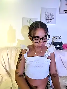 Snapshot of Suzanelee1 chatting on 10.01.25 Suzanelee1 online show from 10.01.25