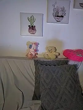 Snapshot of Suzanelee1 chatting on 10.04.25 Suzanelee1 online show from 10.04.25