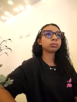 Snapshot of Suzanelee1 chatting on 10.04.25 Suzanelee1 online show from 10.04.25